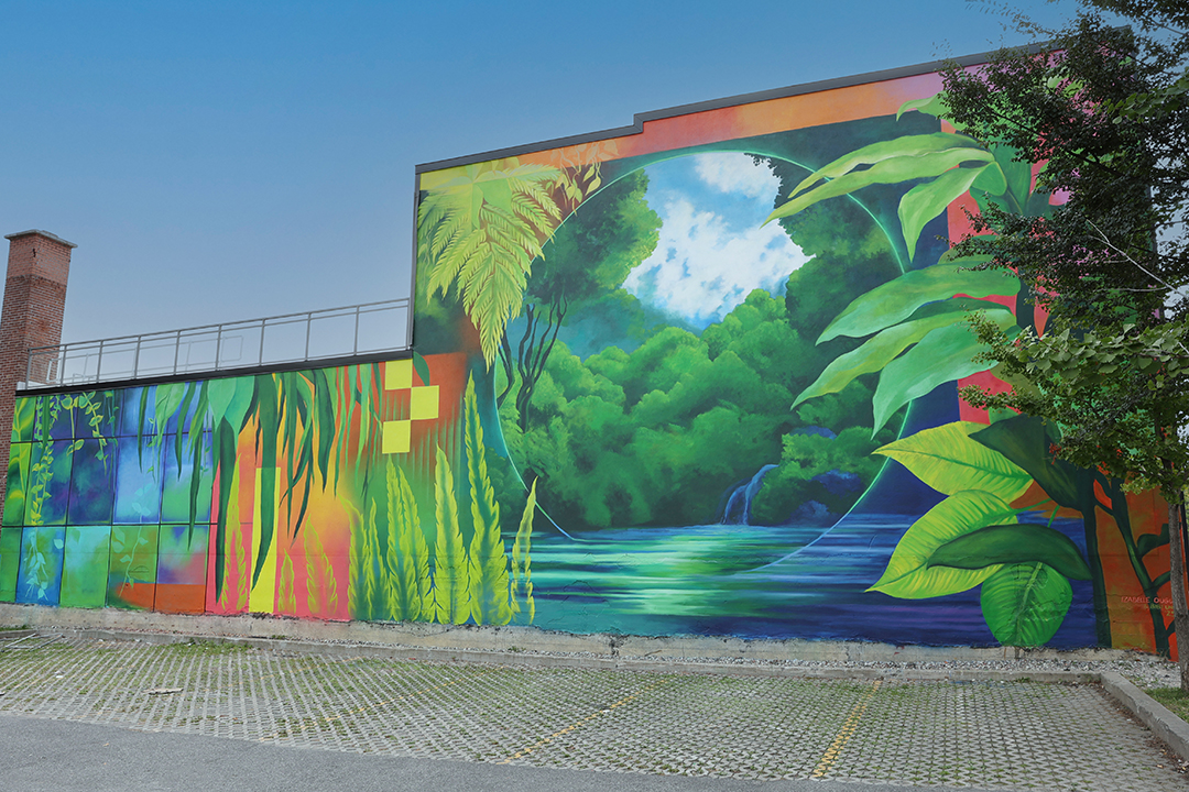 Murale située au 8635, boulevard Saint-Laurent